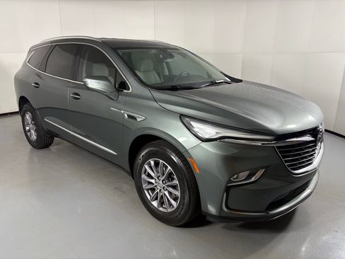 Used 2024 Buick Enclave Essence w/ Sound and Sites Package image 2