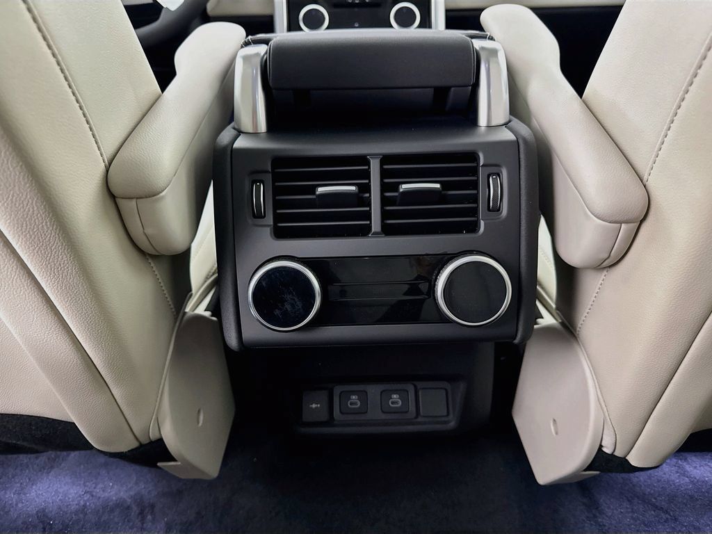 New 2026 Land Rover Discovery Dynamic SE AWD/4WD image 27