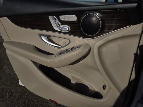Used 2020 Mercedes-Benz GLC 300 image 18