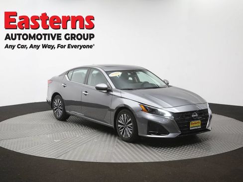 Used 2023 Nissan Altima 2.5 SV w/ SV Premium Package FWD image 49
