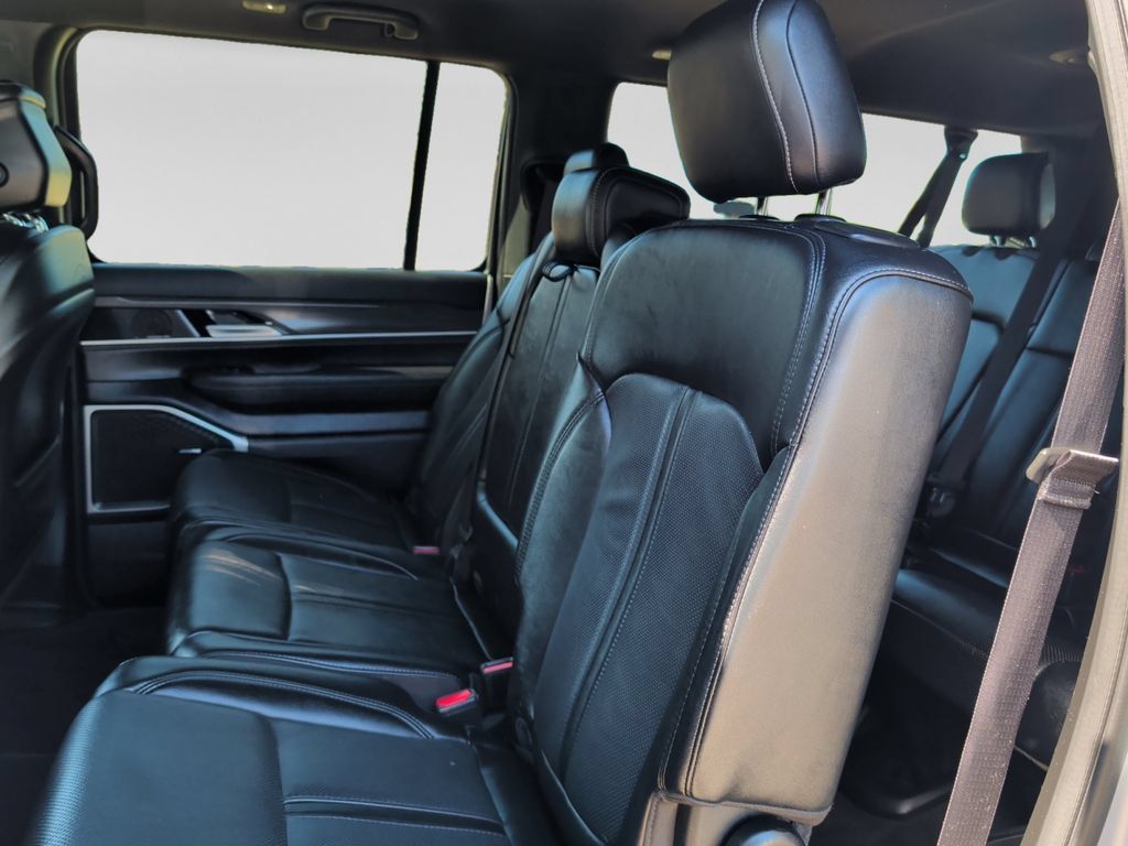 Used 2024 Jeep Wagoneer L Series III w/ Flexible Seating Group AWD/4WD image 31