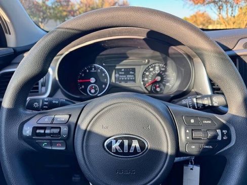 Used 2018 Kia Sorento FWD V6 image 40