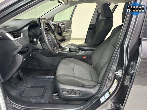 Used 2021 Toyota RAV4 XLE image 13