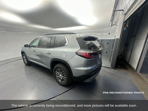 Used 2025 GMC Acadia Elevation image 3