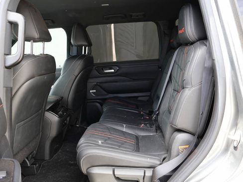 Used 2025 Nissan Armada PRO-4X AWD/4WD image 10