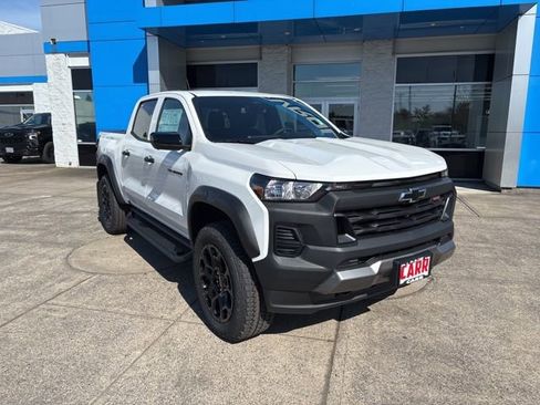 New 2026 Chevrolet Colorado Trail Boss AWD/4WD image 2