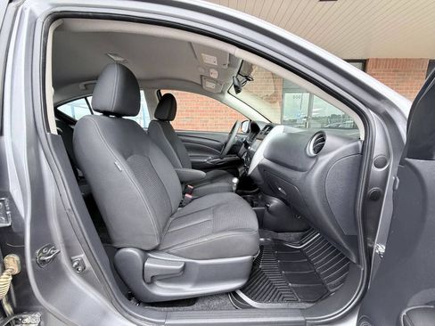 Used 2018 Nissan Versa SV FWD image 11