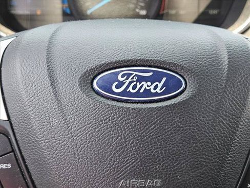 Used 2018 Ford Fusion SE w/ Fusion SE Technology Package FWD image 12