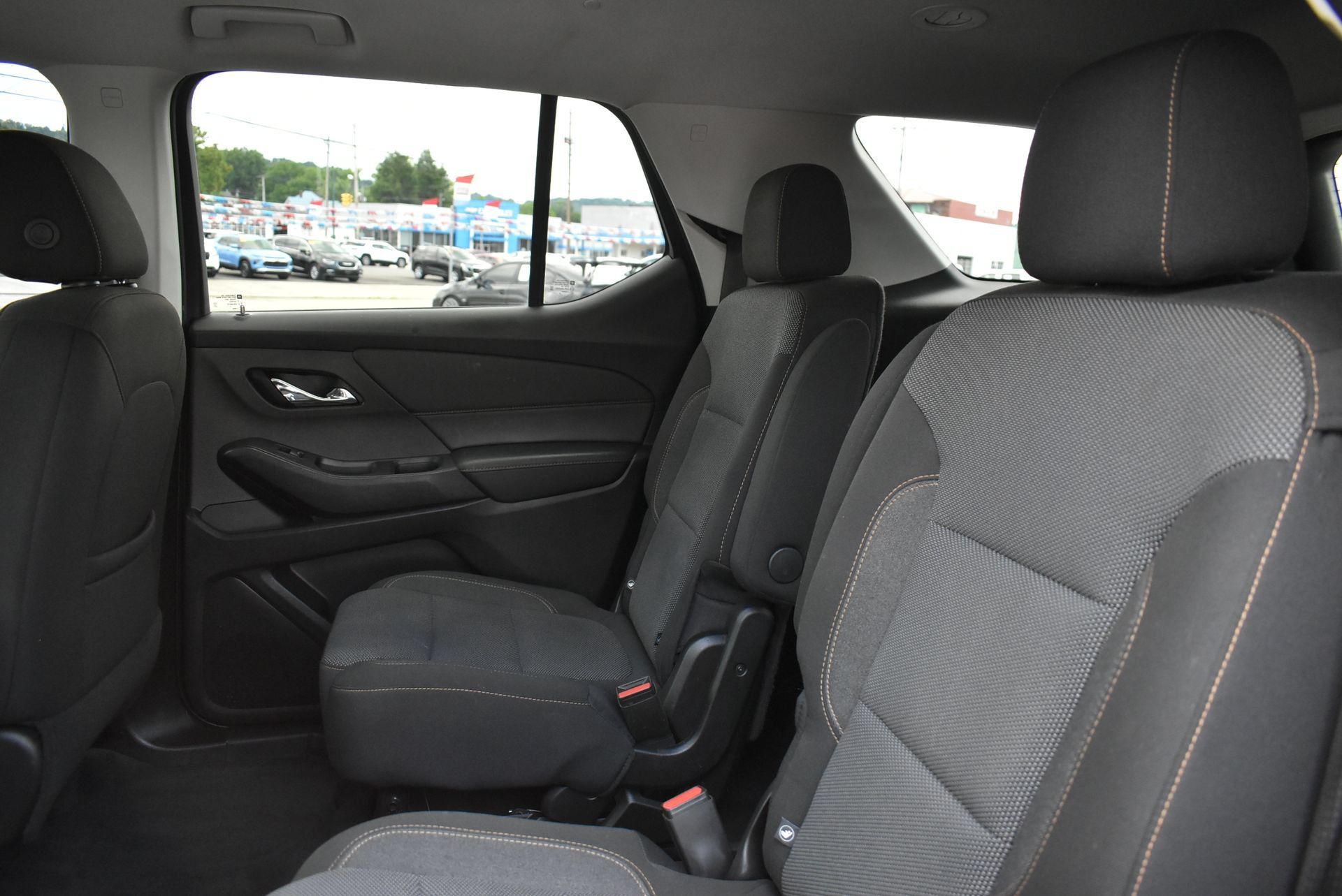 Used 2021 Chevrolet Traverse LT FWD image 16