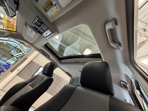 Used 2022 Toyota 4Runner SR5 Premium w/ Moonroof Package AWD/4WD image 9