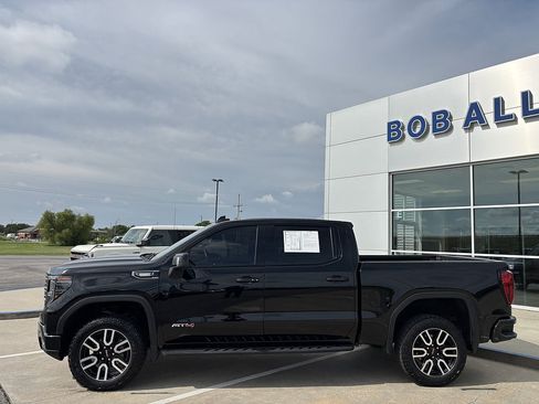 Used 2024 GMC Sierra 1500 AT4 w/ Technology Package AWD/4WD image 2