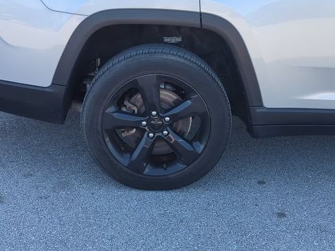 Certified 2021 Jeep Grand Cherokee L Laredo AWD/4WD image 33