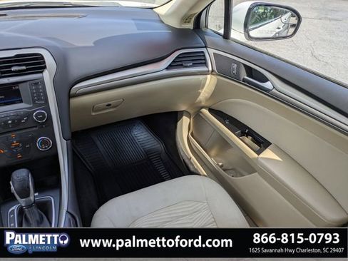 Used 2016 Ford Fusion SE FWD image 16