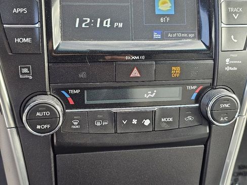 Used 2017 Toyota Camry XLE image 29