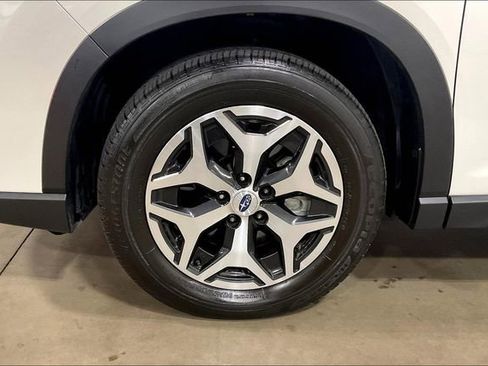 Used 2020 Subaru Forester Premium image 9
