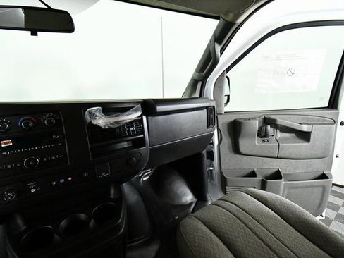 New 2025 Chevrolet Express 3500 Work Van w/ Driver Convenience Package image 20