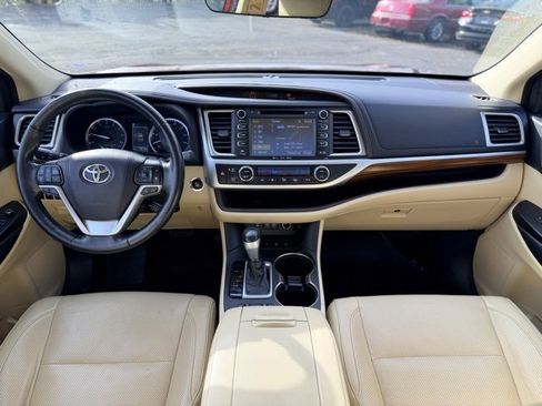Used 2018 Toyota Highlander Limited image 20