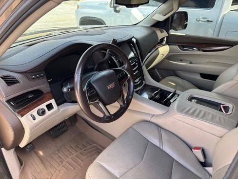 Used 2015 Cadillac Escalade Luxury RWD image 11