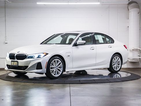 Used 2023 BMW 330e w/ Premium Package RWD image 3