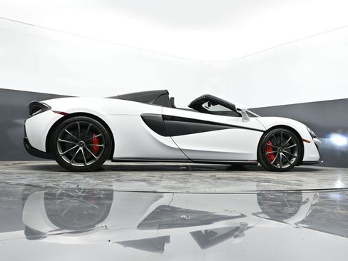 Used 2019 McLaren 570S Spider image 48