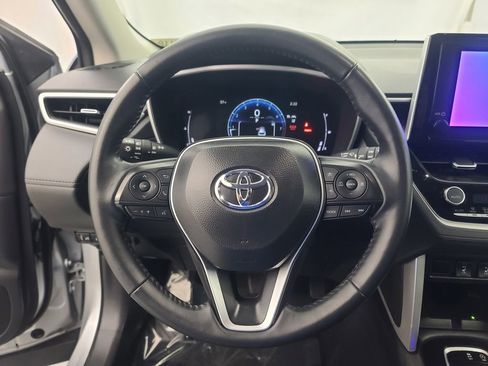 Used 2025 Toyota Corolla Cross XLE AWD/4WD image 31