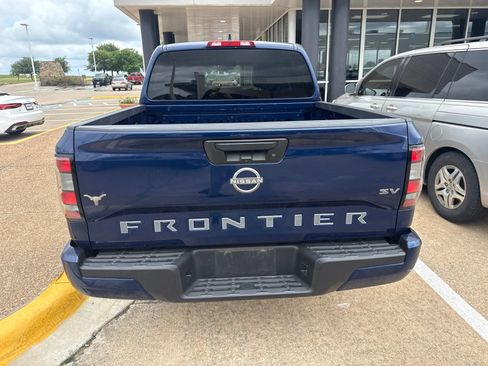 Used 2022 Nissan Frontier SV RWD image 6