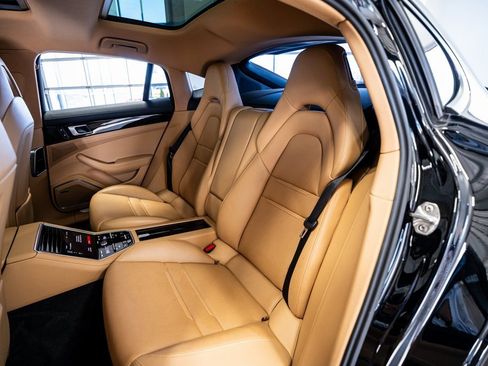 Used 2019 Porsche Panamera image 57