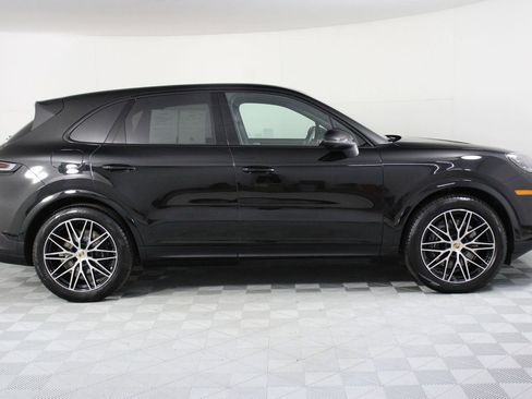 Certified 2025 Porsche Cayenne image 8