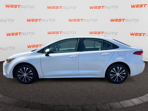 Used 2020 Toyota Corolla LE w/ Carpet Mat Package (TMS) FWD image 2
