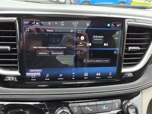 Used 2023 Chrysler Pacifica Limited FWD image 45