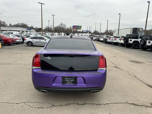 Used 2016 Chrysler 300 S image 4