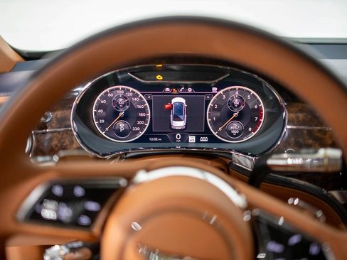 Used 2021 Bentley Flying Spur W12 image 13