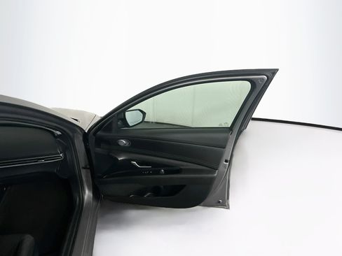 Used 2025 Hyundai Elantra SEL FWD image 32