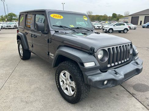 Used 2018 Jeep Wrangler Unlimited Sport S AWD/4WD image 3