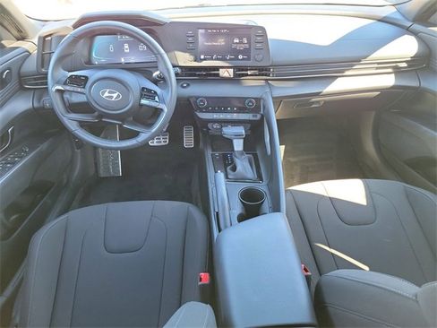 Used 2025 Hyundai Elantra Sport image 15