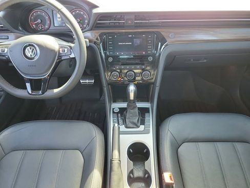 Certified 2022 Volkswagen Passat 2.0T image 5
