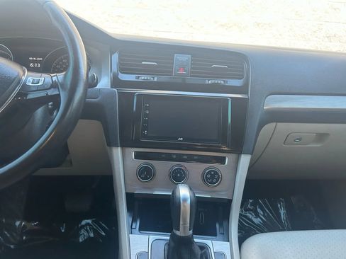 Used 2015 Volkswagen Golf TDI S image 23