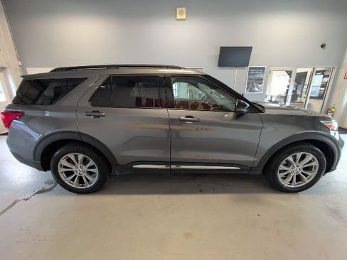 Certified 2023 Ford Explorer XLT w/ Equipment Group 202A AWD/4WD image 6