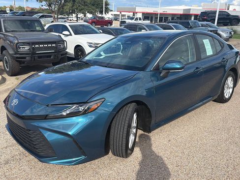 Used 2025 Toyota Camry LE FWD image 7