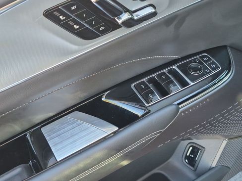 Used 2024 Cadillac Lyriq Tech RWD image 15