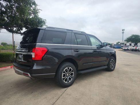 Used 2024 Ford Expedition XLT AWD/4WD image 3
