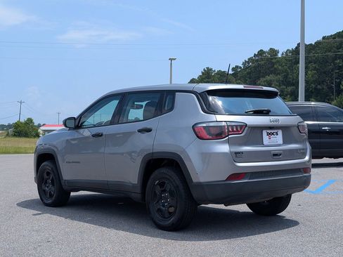 Used 2018 Jeep Compass Sport FWD image 3