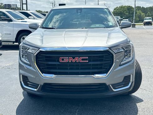 Used 2024 GMC Terrain SLE FWD image 5
