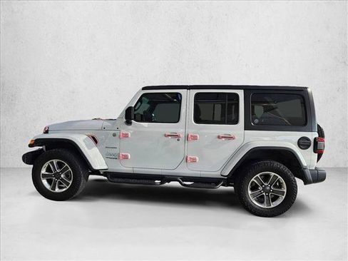 Used 2018 Jeep Wrangler Unlimited Sahara w/ Dual Top Group AWD/4WD image 8