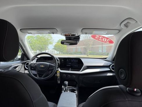 Used 2025 Chevrolet Trax LS FWD image 39