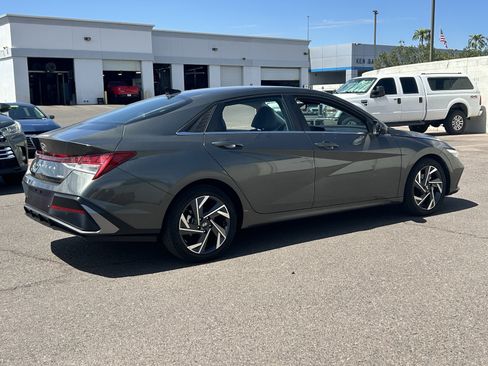 Used 2024 Hyundai Elantra Limited FWD image 5