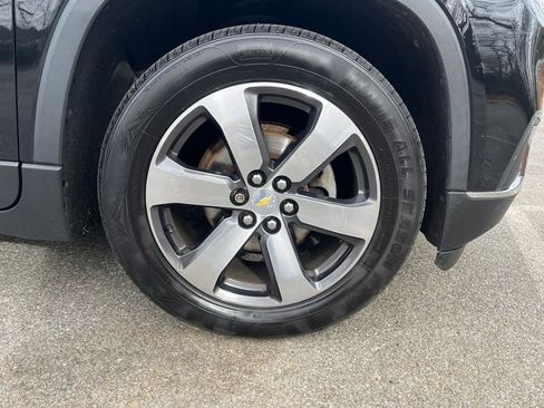 Used 2020 Chevrolet Traverse LT w/ LT Premium Package image 2