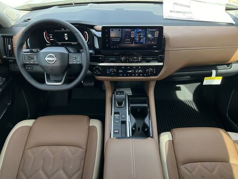 New 2026 Nissan Pathfinder Platinum FWD image 8