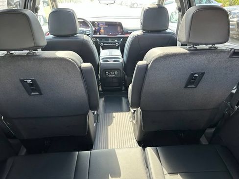 Used 2026 Chevrolet Traverse Z71 w/ Driver Confidence Package AWD/4WD image 9