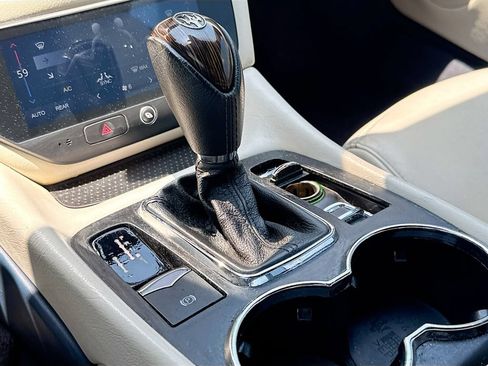 Used 2012 Maserati GranTurismo Convertible RWD image 17